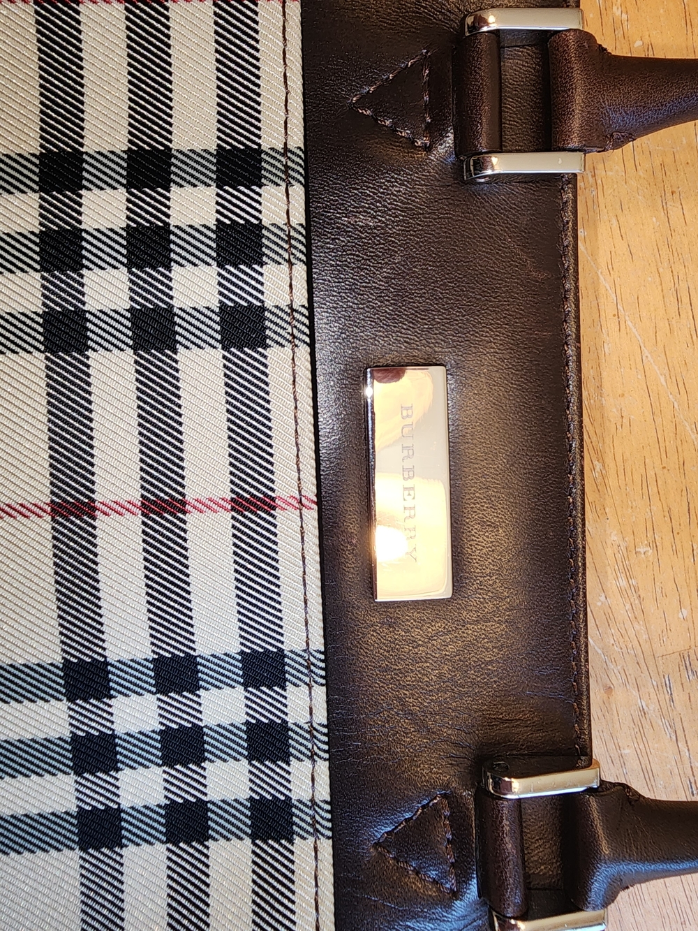 Burberry House Check canvas top handle bag featuring brown leather trim - Picture 16 of 16